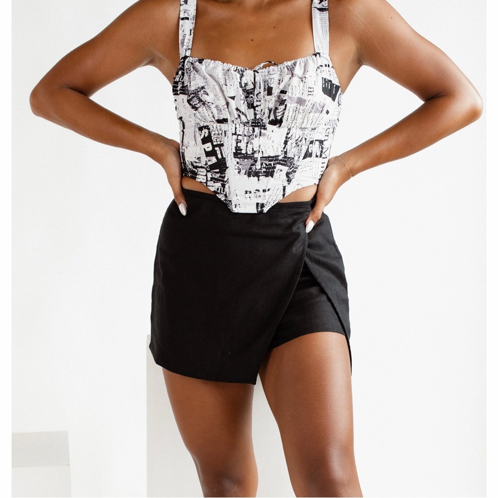 Black skort